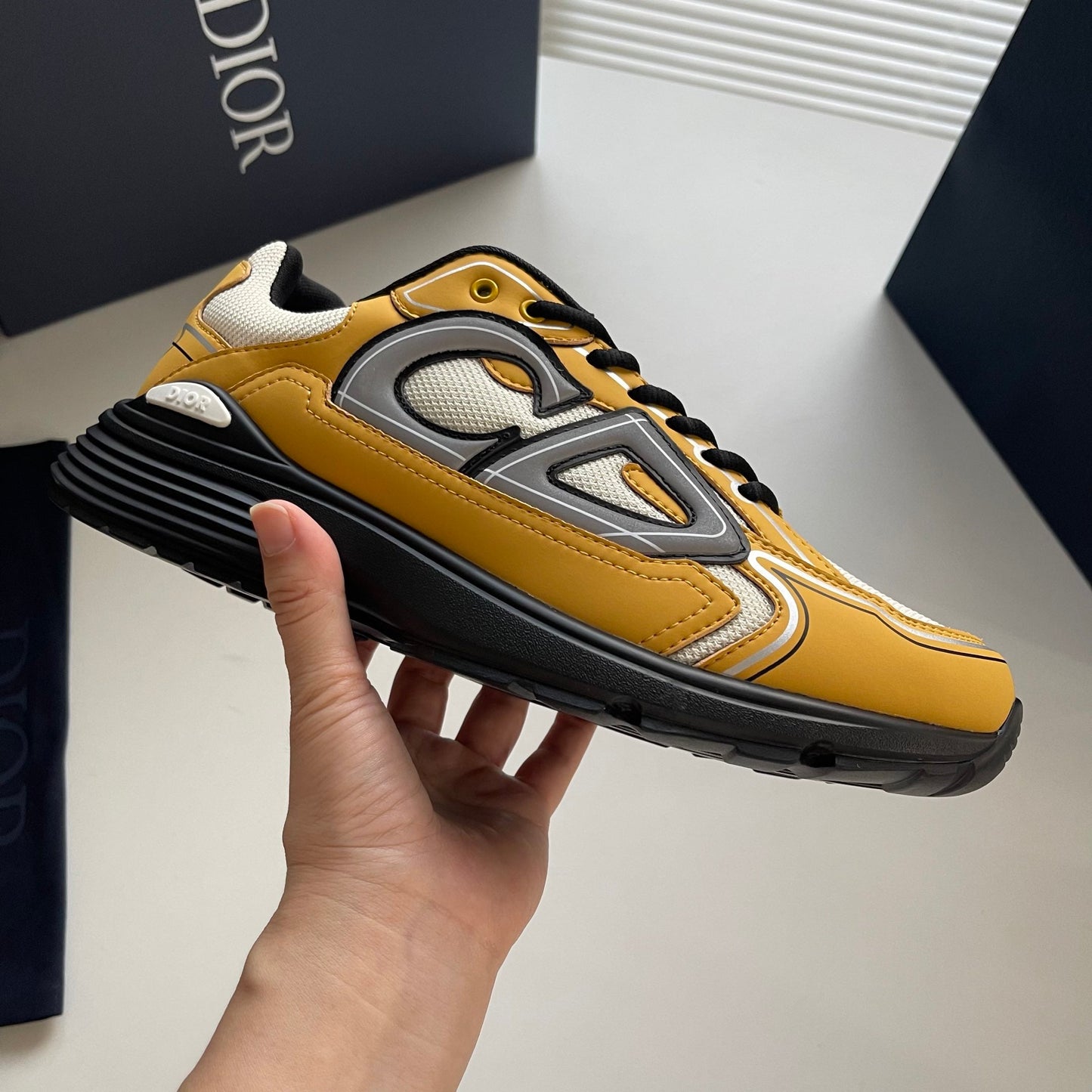 LOW RUNNER B30 “Black & Yellow”