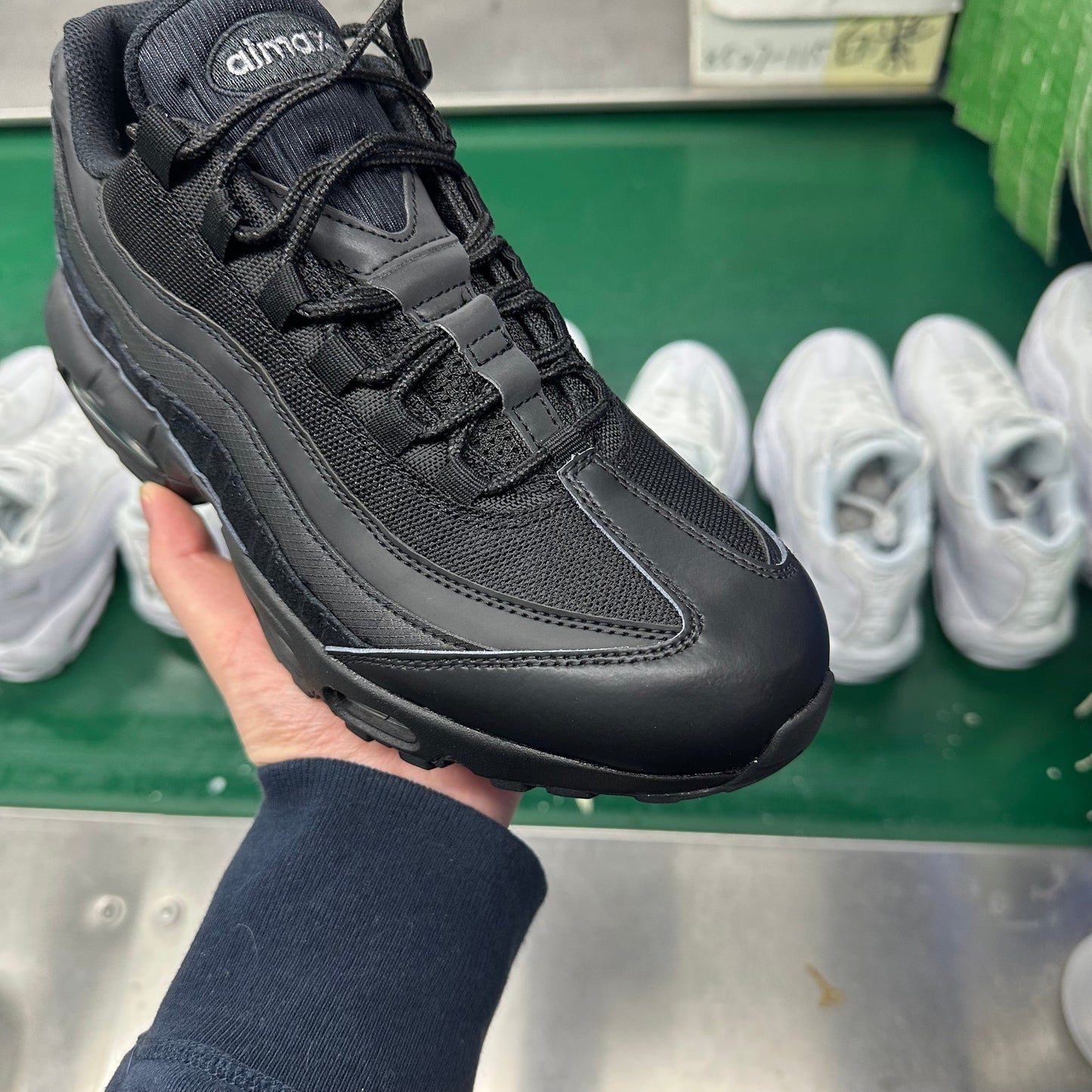 AIR UNIT '95 “Essentials Black”