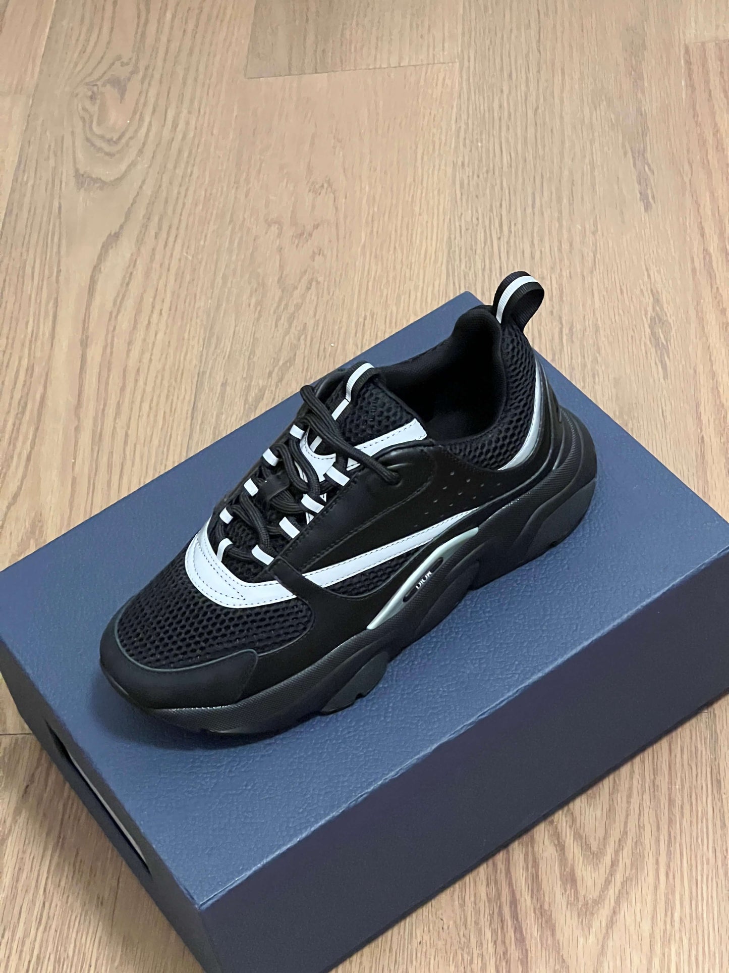 LOW RUNNER B22 “Black”