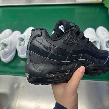 AIR UNIT '95 “Essentials Black”