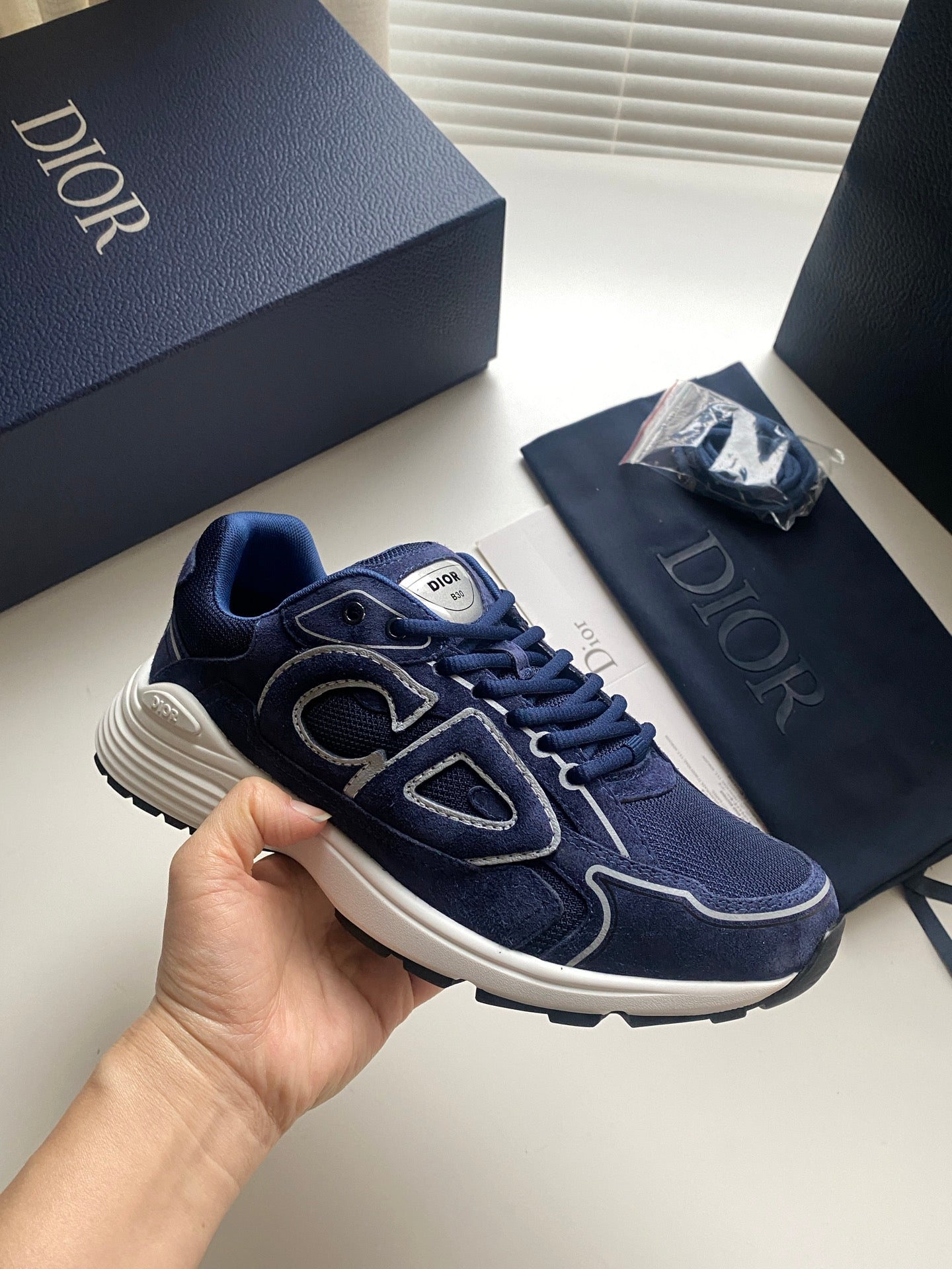 LOW RUNNER B30 “Blue & White”