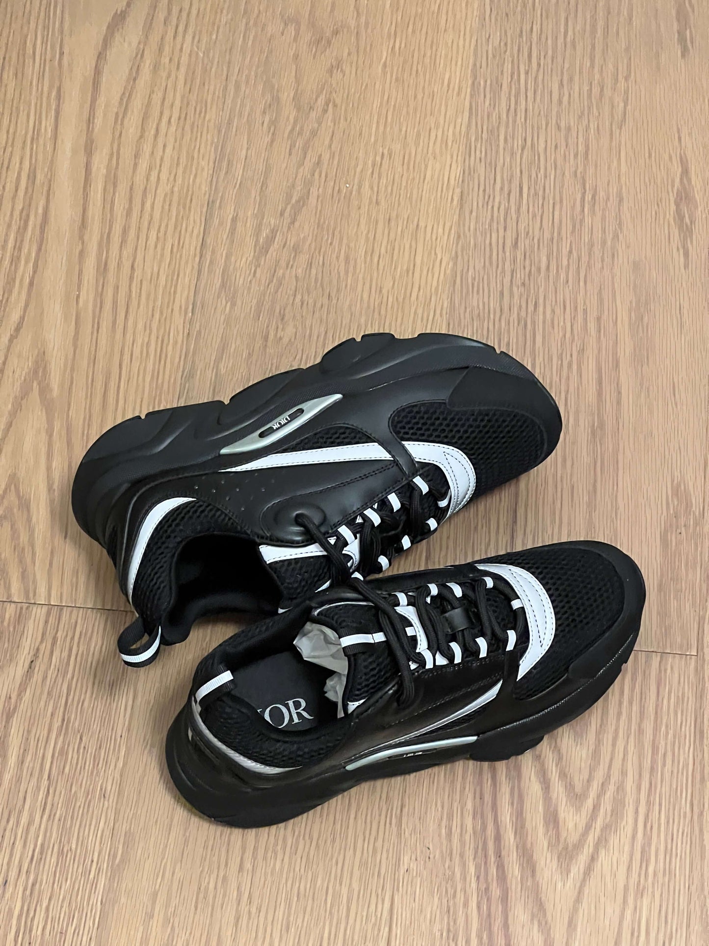 LOW RUNNER B22 “Black”
