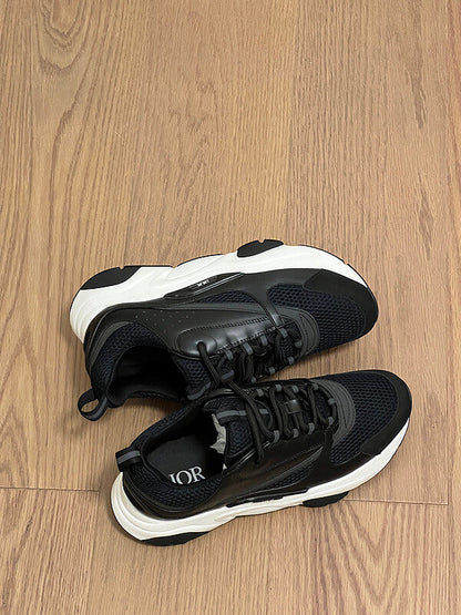 LOW RUNNER B22 “Black & White”