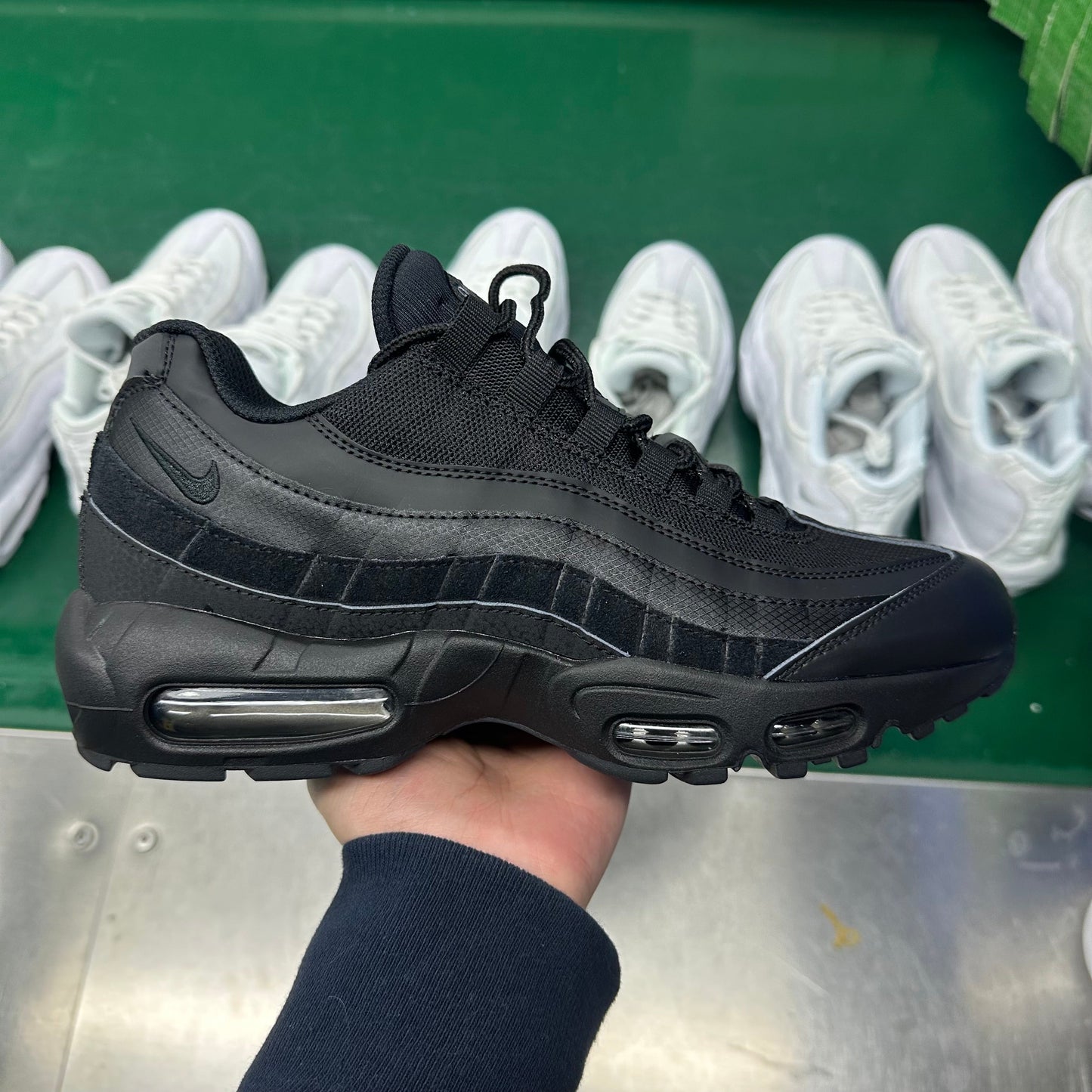 AIR UNIT '95 “Essentials Black”