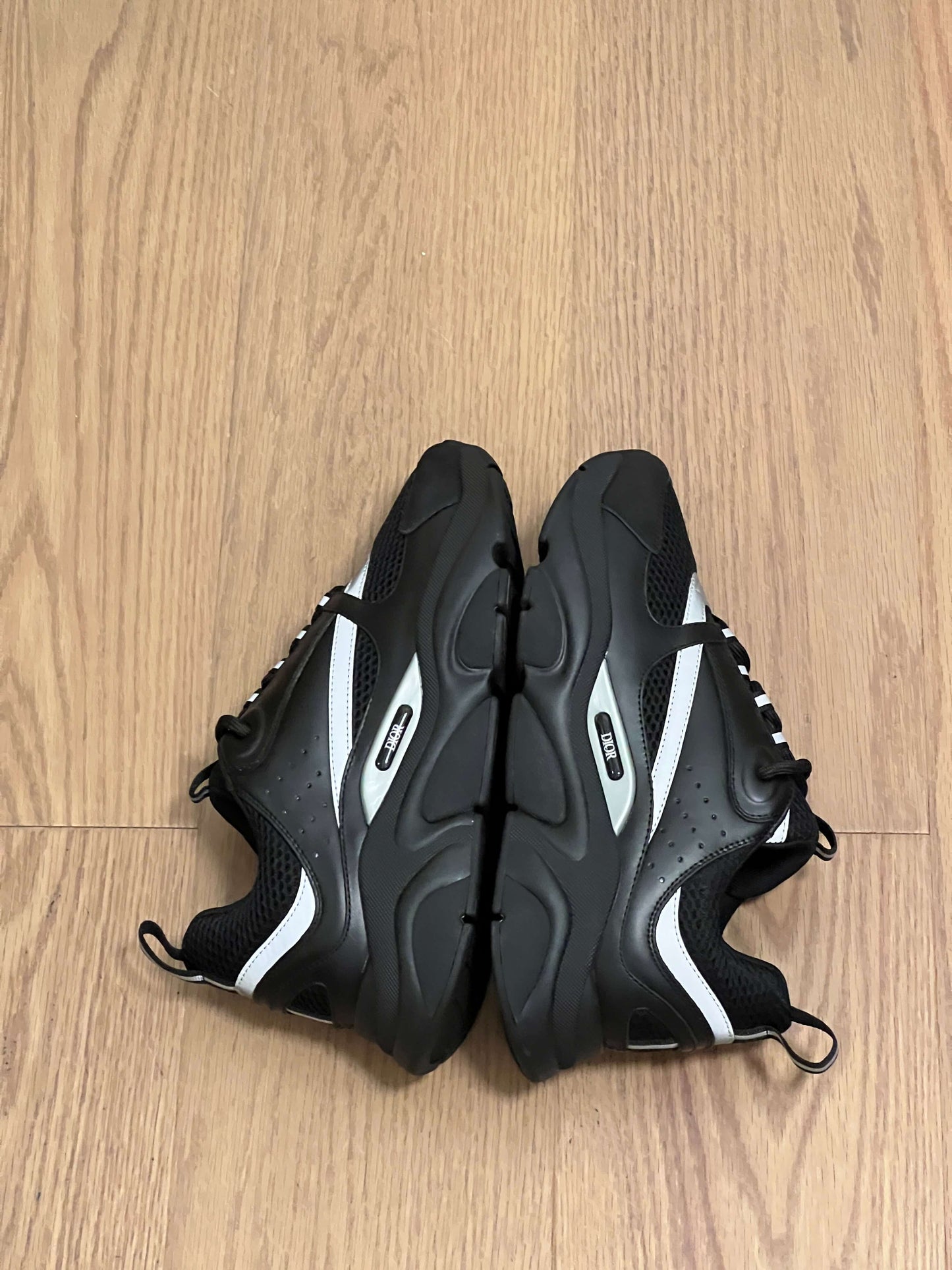 LOW RUNNER B22 “Black”