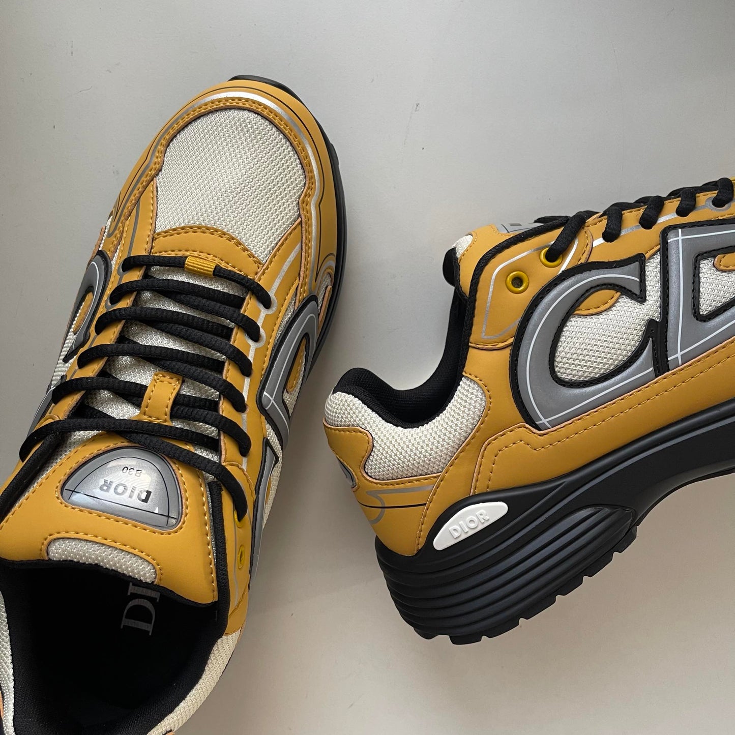 LOW RUNNER B30 “Black & Yellow”