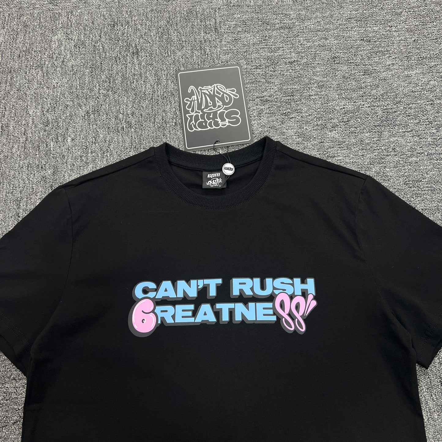 UTILITY GRAPHIC TEE “Can't Rush Greatness”