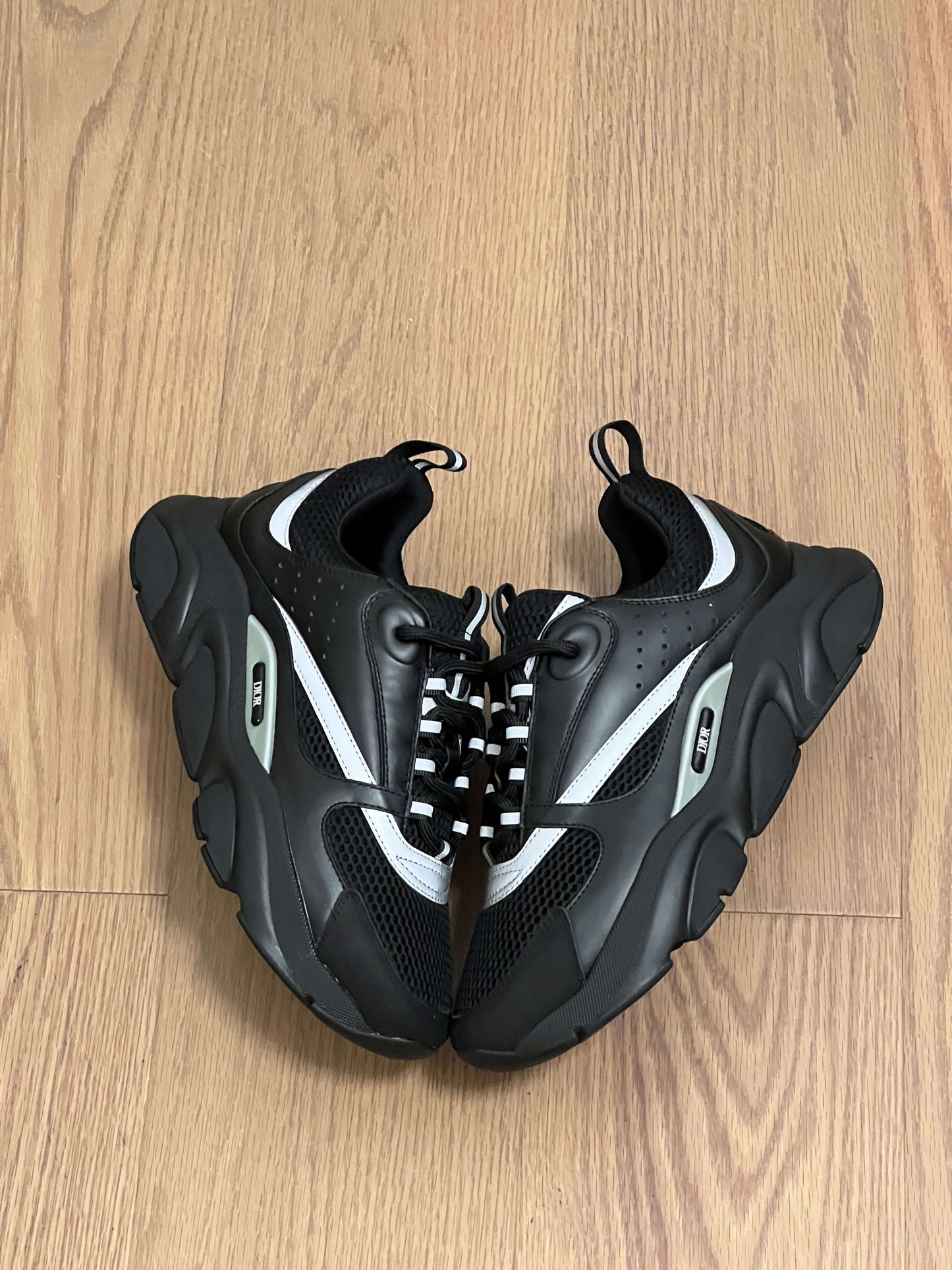 LOW RUNNER B22 “Black”