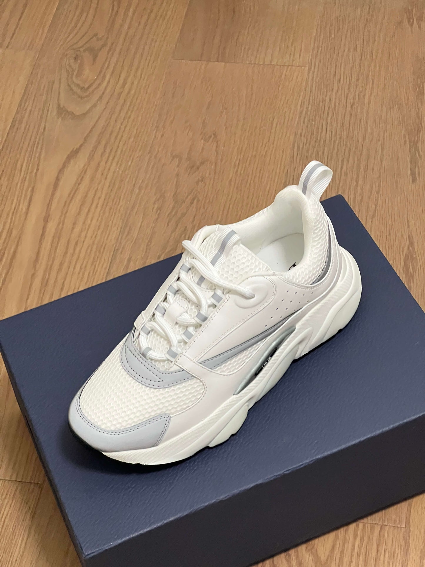 LOW RUNNER B22 “White”
