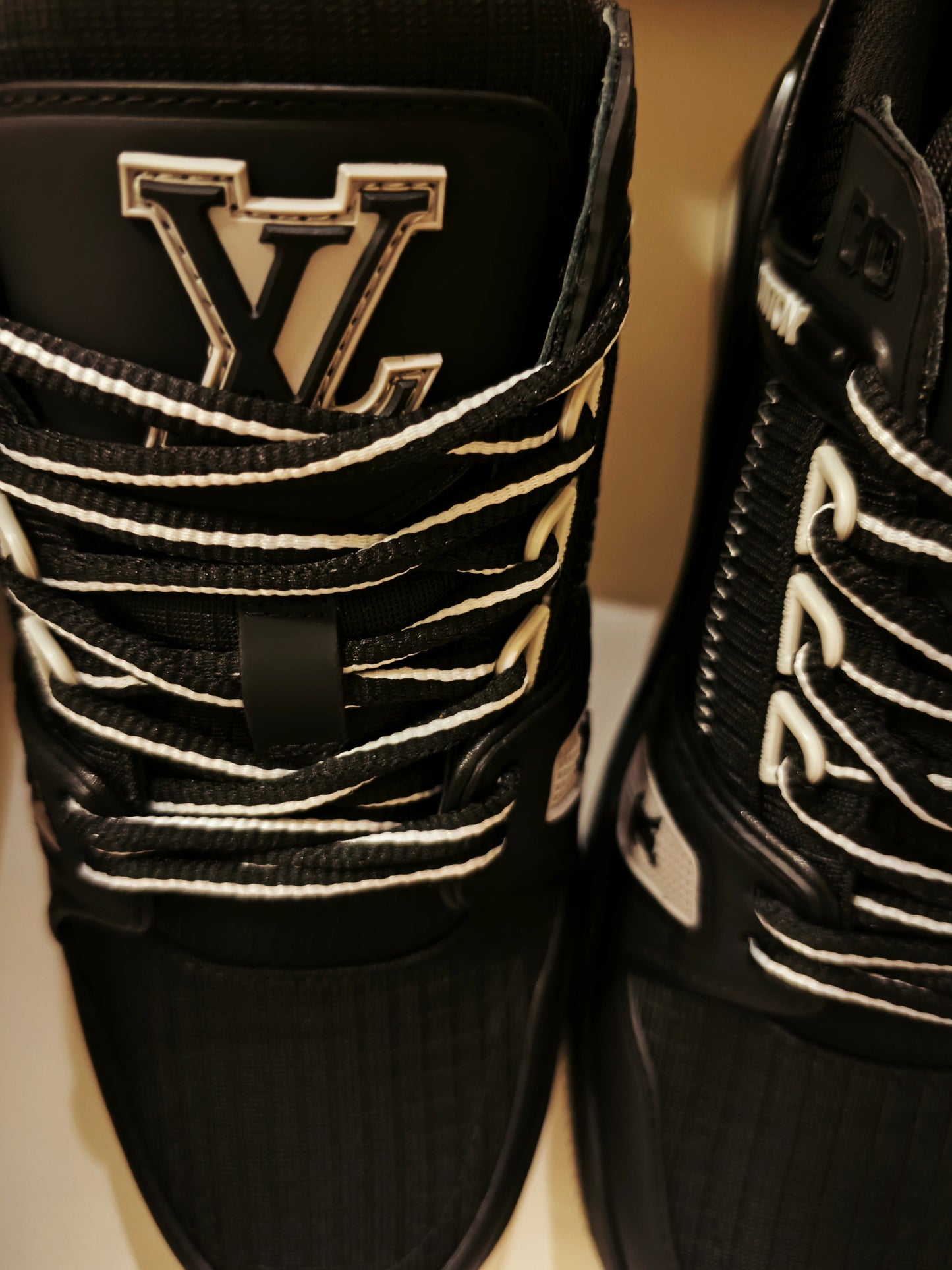 CHUNKY SKATE TRAINER “Dark”